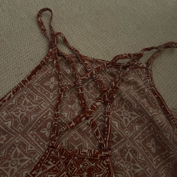 Hollister Red White Aztec Print Pattern Racerback Cut Out Open Flowy Tank Top - Picture 4 of 5